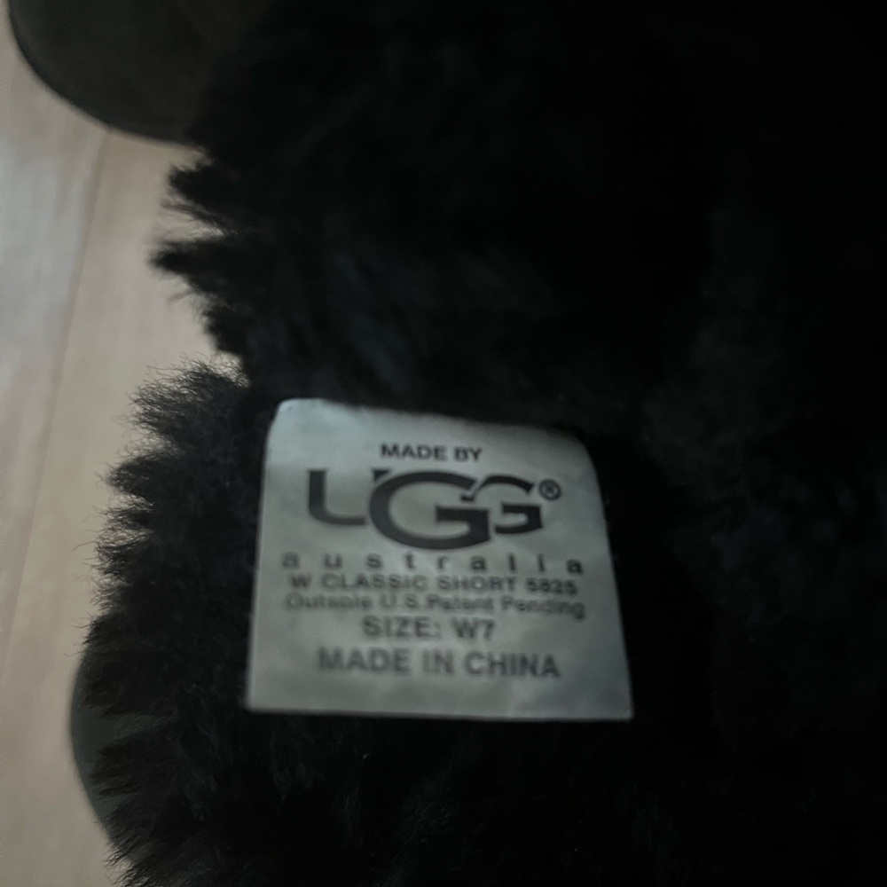 UGG women’s  Black Boots - Picture 3 of 5